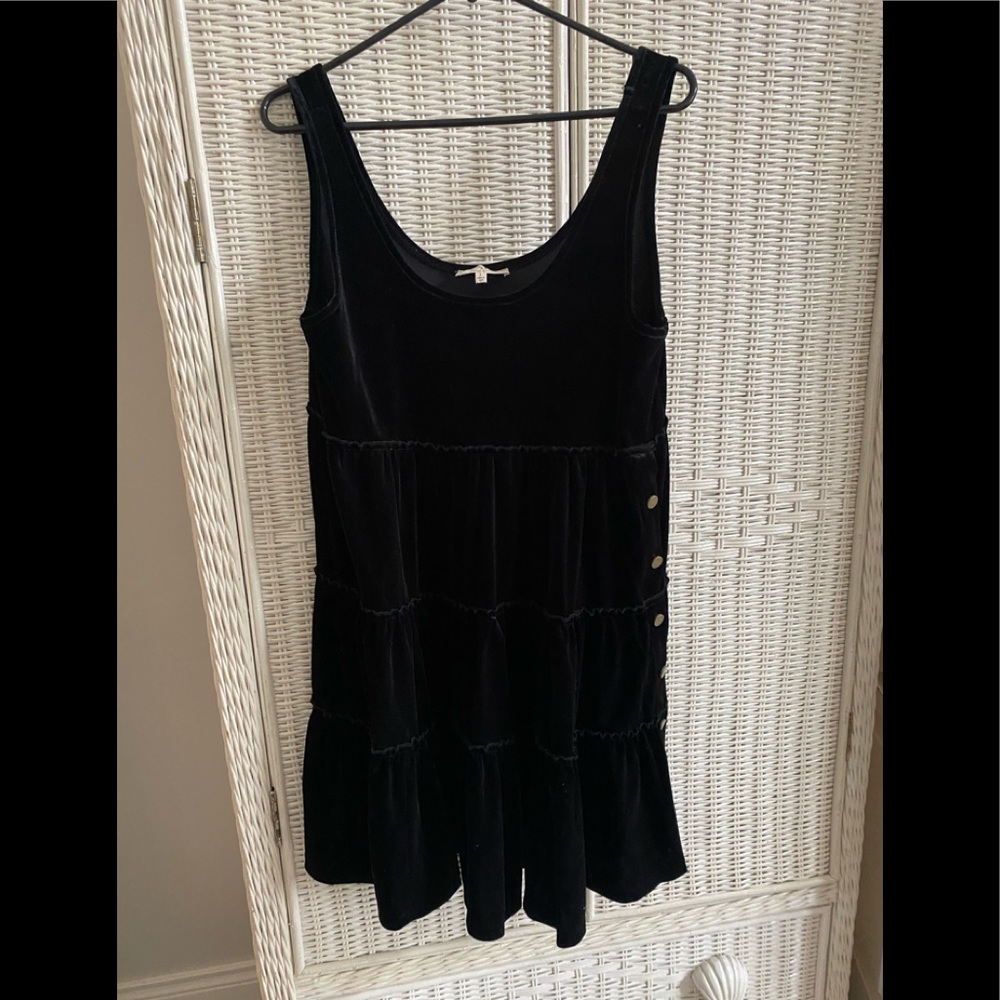 Velvet jumper with gold button detailing down the side. Brand new without tags.